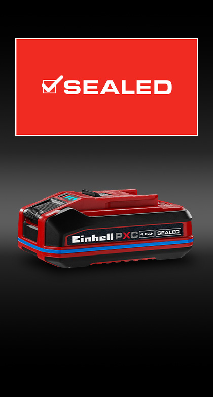 Einhell Power X-Change Akku mit 4,0 Ah und dem Zusatz „SEALED“ auf rotem Hintergrund, mit blauer Dichtung am Gehäuse.